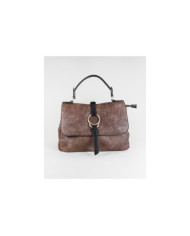 Elegante bolso de mujer con mano de mano