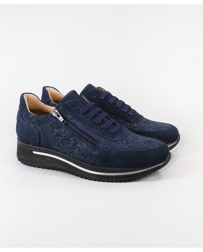 Mujer Sneakers with Perforated Fabric