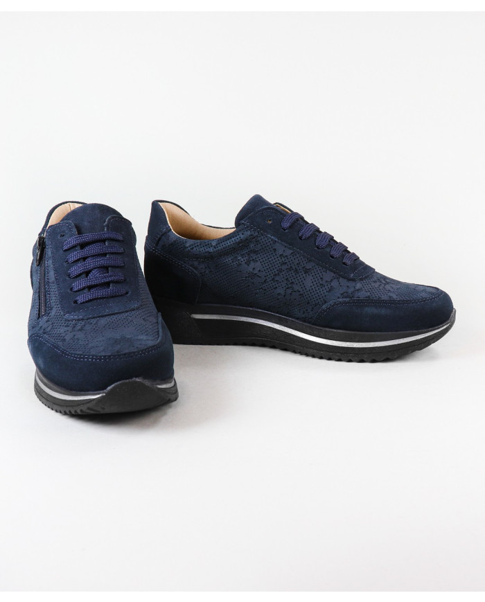 Mujer Sneakers with Perforated Fabric