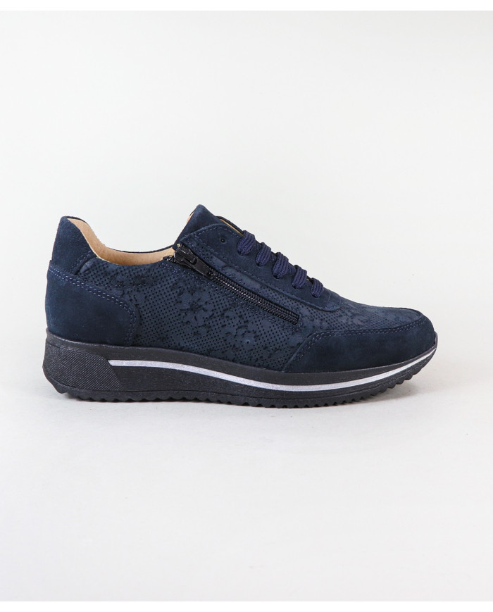 Mujer Sneakers with Perforated Fabric
