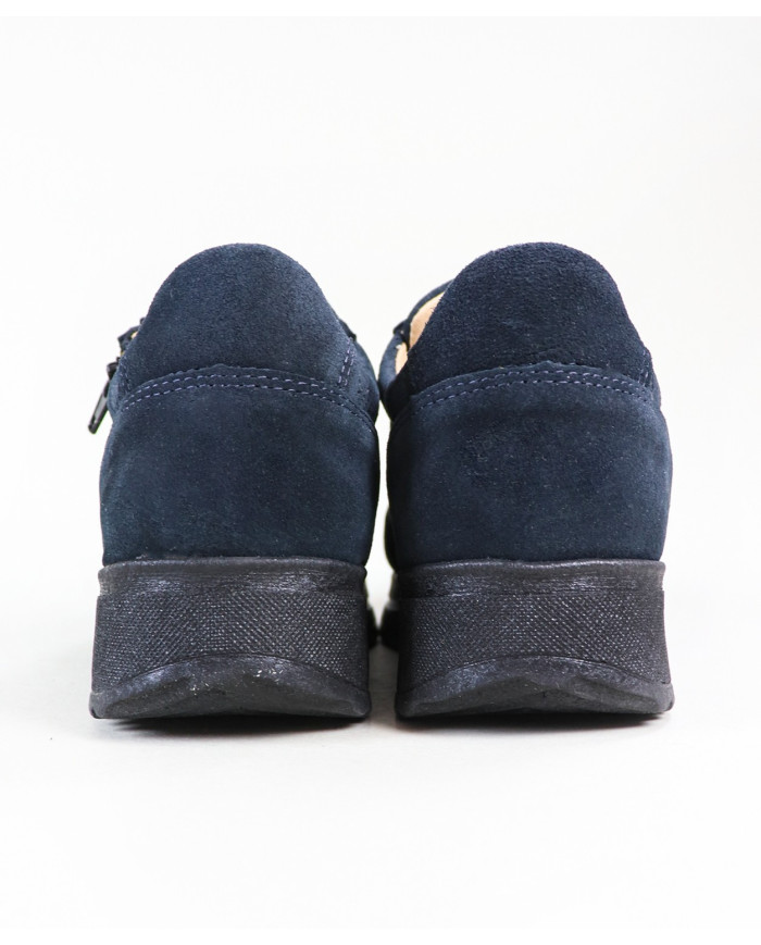 Mujer Sneakers with Perforated Fabric