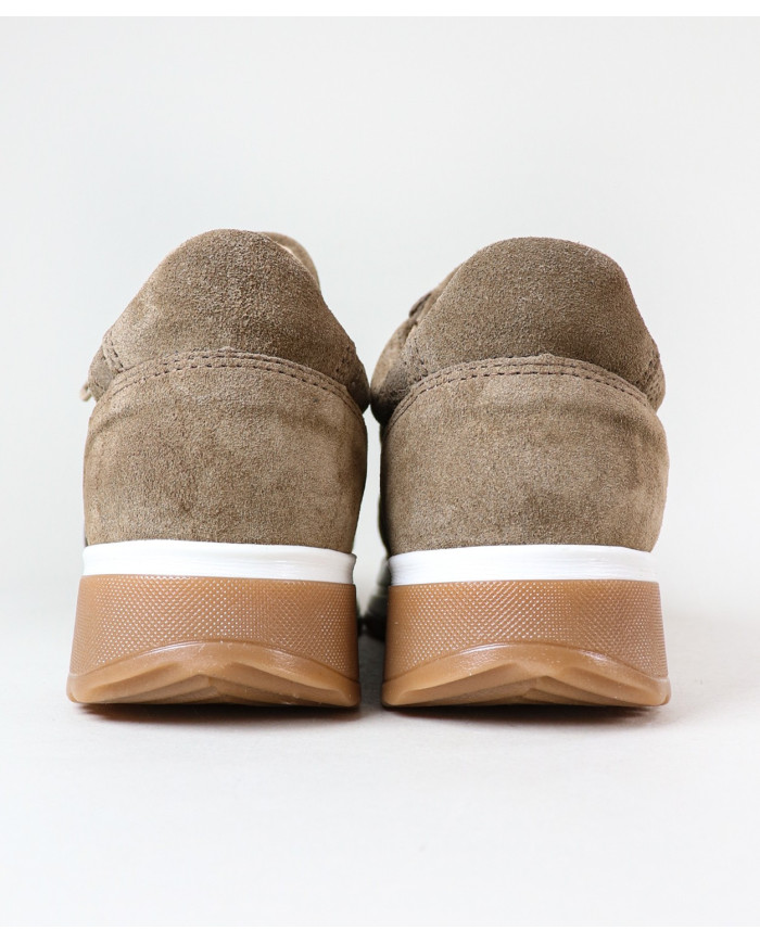 Mujer Sneakers with Perforated Fabric