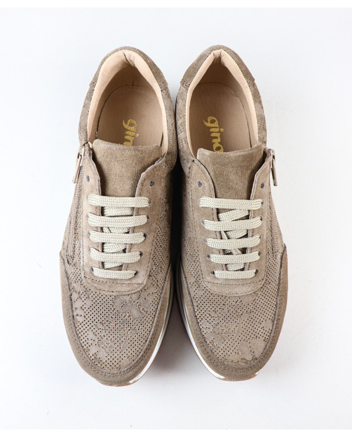 Mujer Sneakers with Perforated Fabric