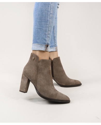 Botas elegantes de mujeres Ginova
