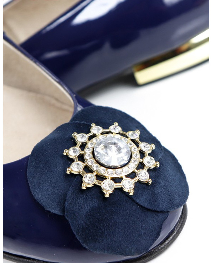 Sabrinas Azuis de Senhora Ginova em Verniz