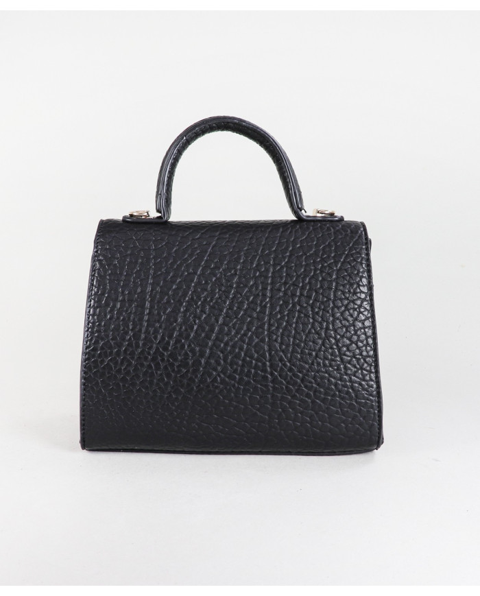 Elegante bolso de mujer con mano de mano