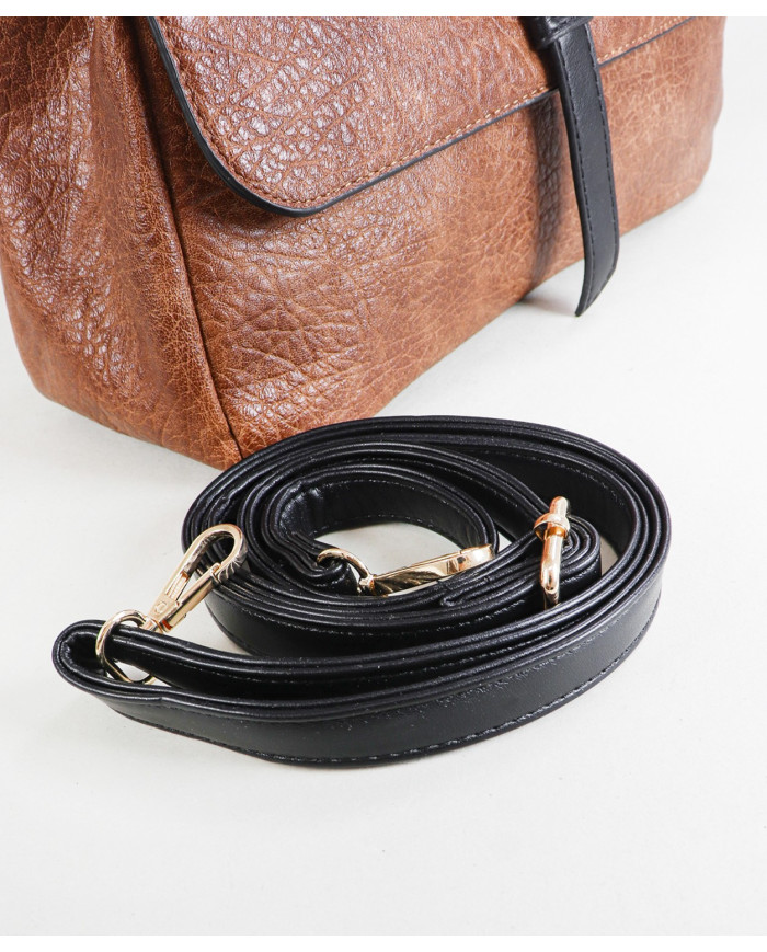 Elegante bolso de mujer con mano de mano