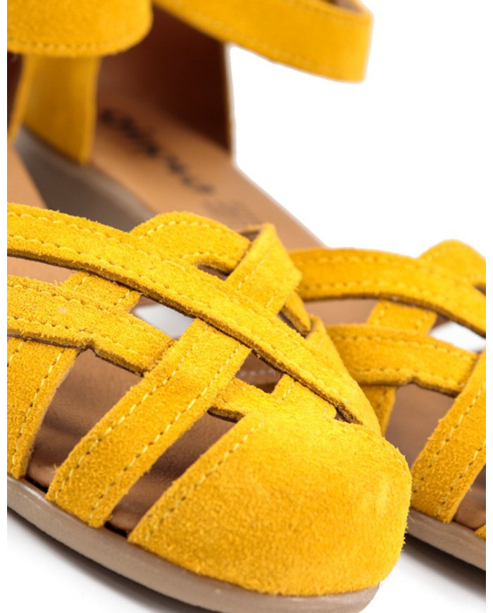 Sandálias Amarelas Rasas Ginova com Tiras Cruzadas Fechadas