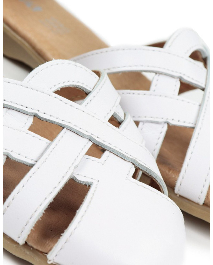 White Sandals Rasas Ginova with Cross Strips Closed