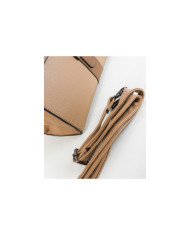 Elegante bolso de mujer con mano de mano