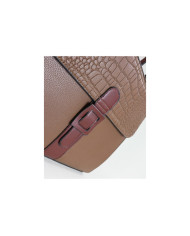 Elegante bolso de mujer con mano de mano