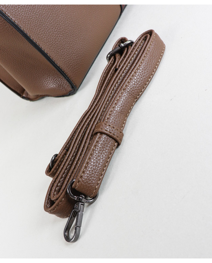 Elegante bolso de mujer con mano de mano