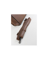 Elegante bolso de mujer con mano de mano