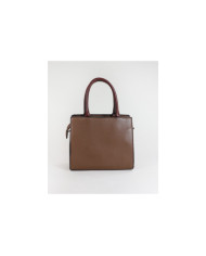 Elegante bolso de mujer con mano de mano