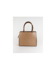 Elegante bolso de mujer con mano de mano
