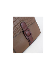 Elegante bolso de mujer con mano de mano