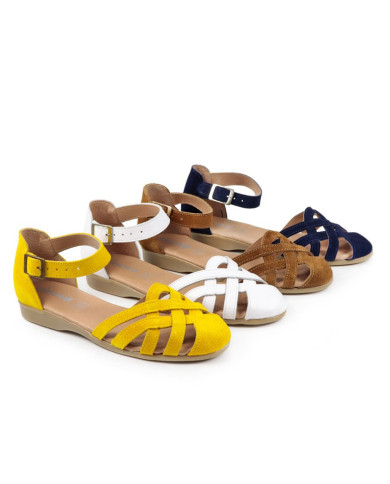 Sandalias Rasas Ginova con Fajas Cruz cerradas