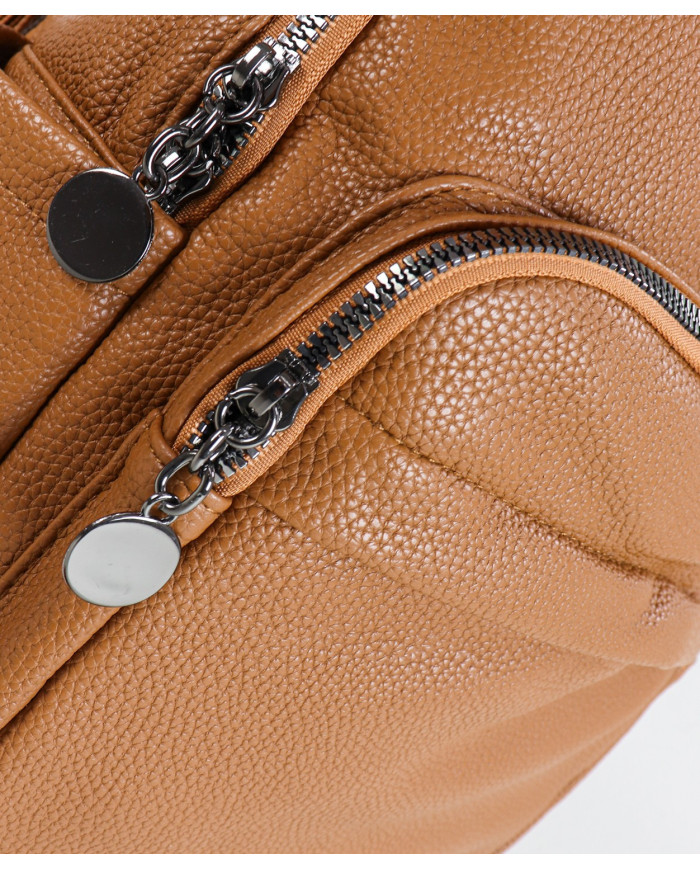 Mochila de mujeres en frente