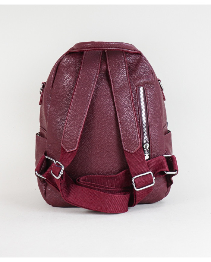 Mochila de mujer con crema decorada