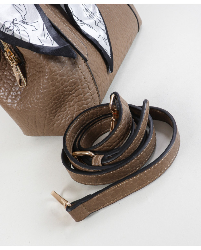 Maleta de mujer negra con cordón decorativo