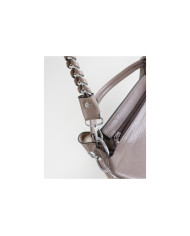 Bolsa de mujeres con dos manos diferentes