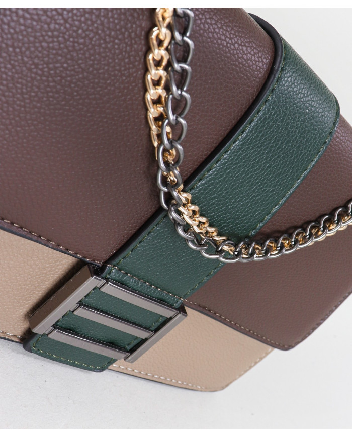 Elegante bolso de mujer con mano de mano