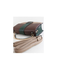 Elegante bolso de mujer con mano de mano