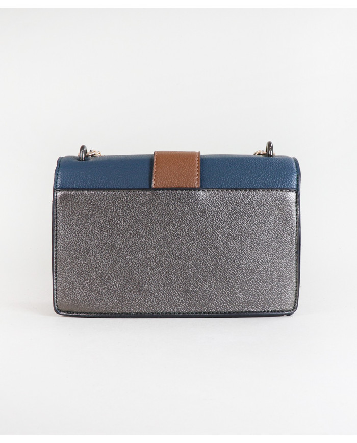 Elegante bolso de mujer con mano de mano