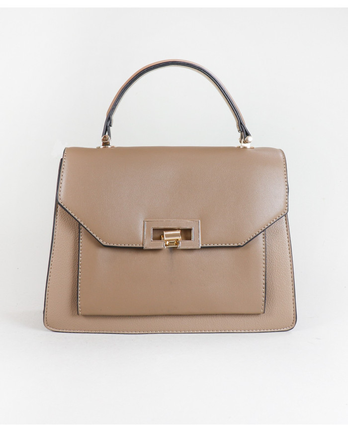 Elegante bolso de mujer con mano de mano