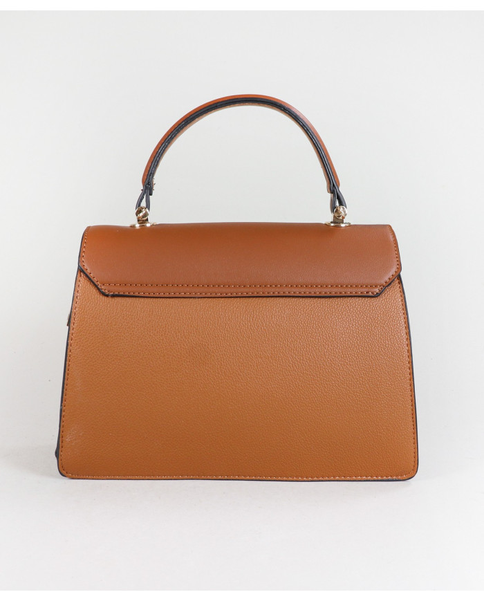 Elegante bolso de mujer con mano de mano