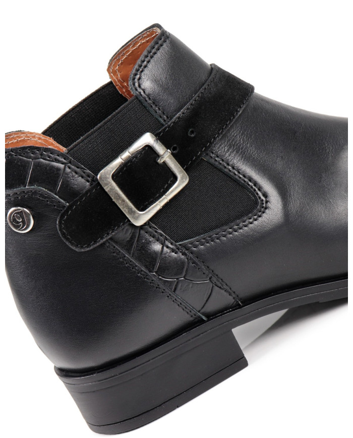 Bota Preta Rasa Ginova de Pele
