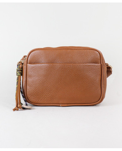 Bolsa de mujeres con aplique decorativo en el cierre