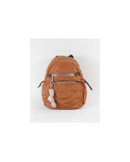 Mochila de mujeres en frente