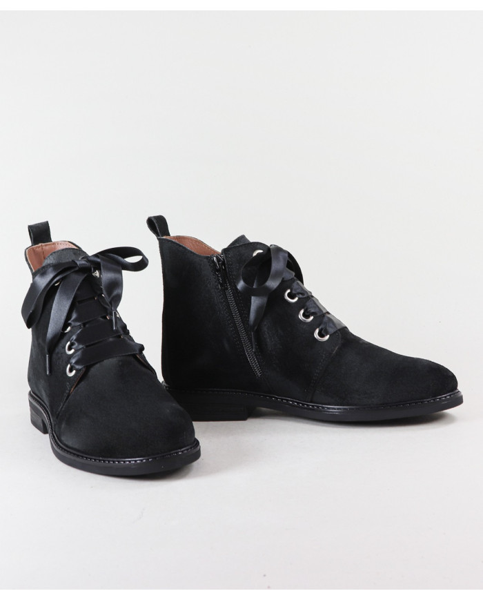 Women's Boots with Ginova Wholesalers