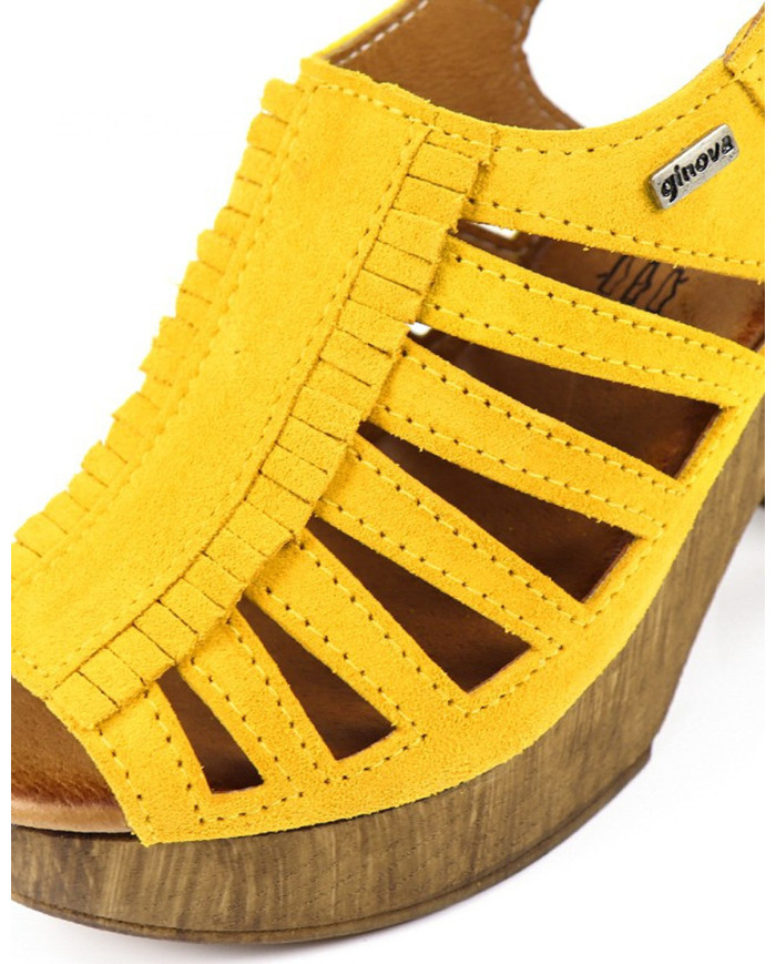 Yellow sandals of Lady Ginova Compensated