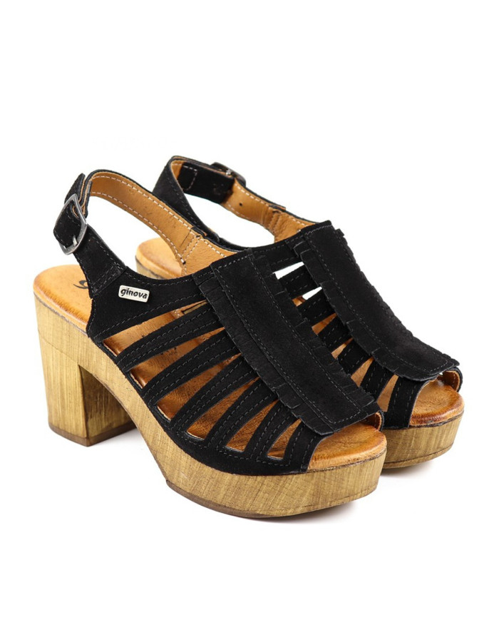 Black sandals of Madame Ginova Compensated