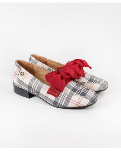 Women's Shoes with Decorative Lace