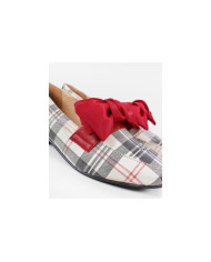 apariciones de mujeres con cordones decorativos