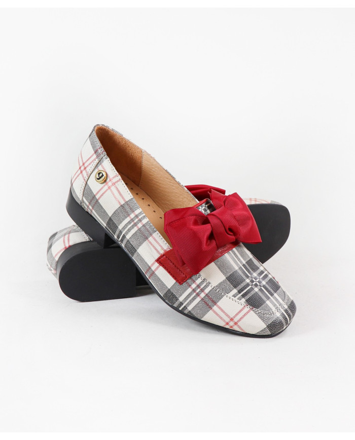 apariciones de mujeres con cordones decorativos