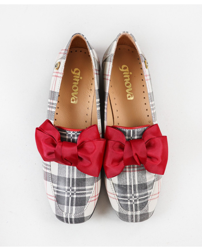 apariciones de mujeres con cordones decorativos