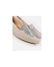 Women's Shoes with Decorated Front