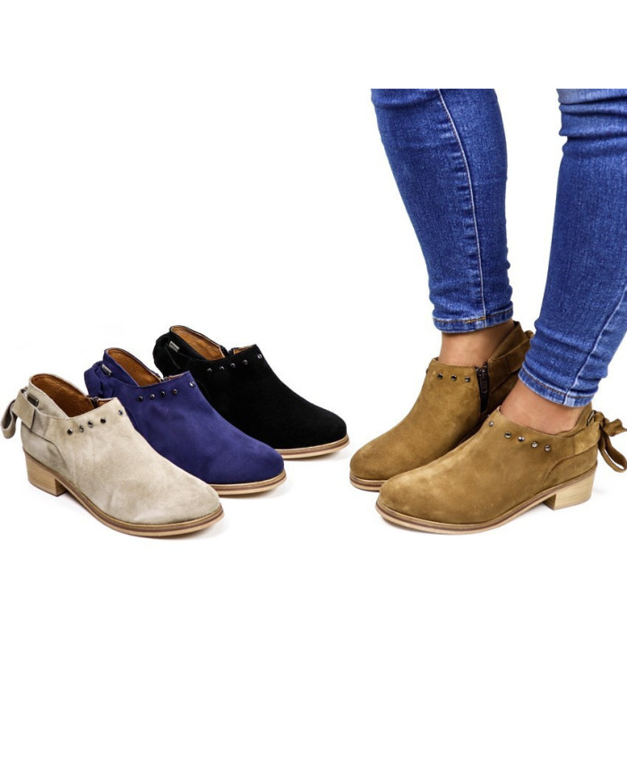 Botins de Senhora Ginova com Tachas e Laço Atrás