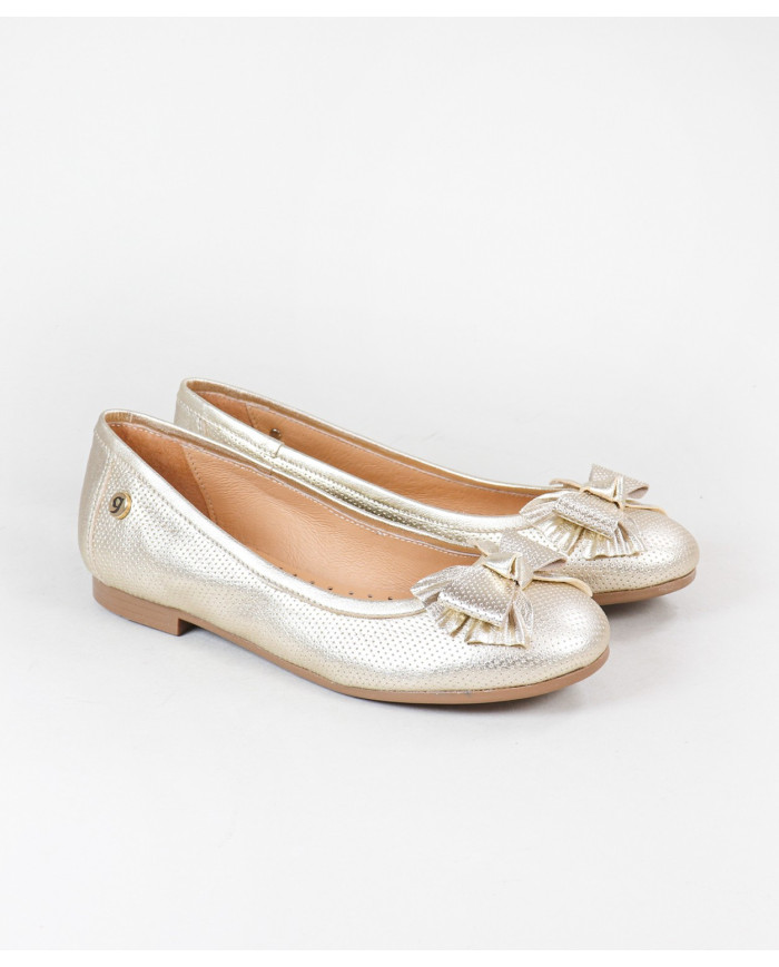 Women's Sabrinas with Lace on the Front