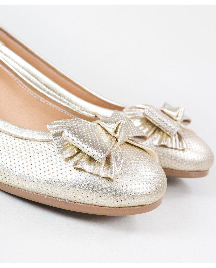 Women's Sabrinas with Lace on the Front