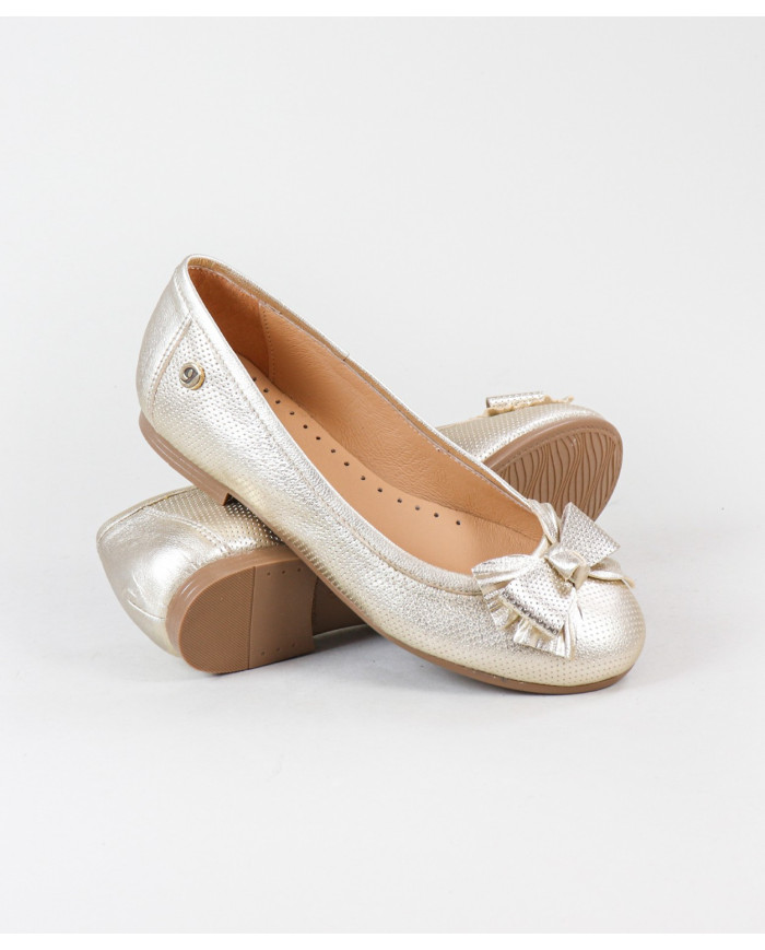 Women's Sabrinas with Lace on the Front