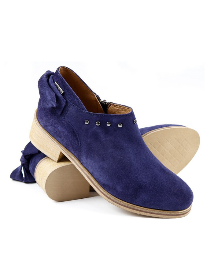 Blue Boots of Lady Ginova with Tachas and Laço Back