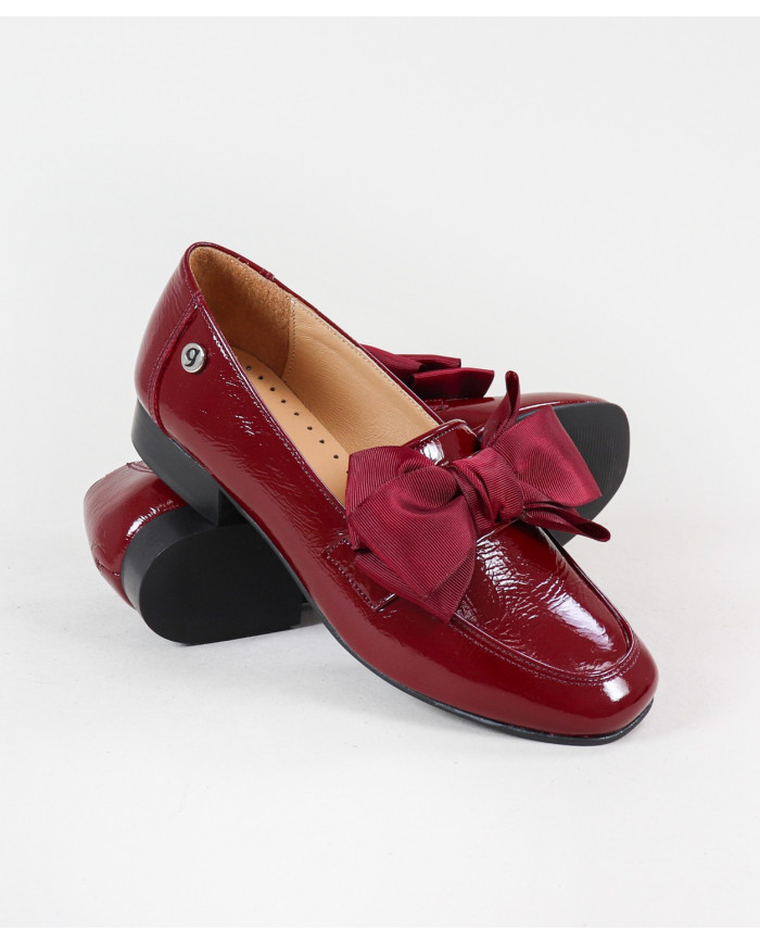 women's Appearances with Decorative Lace