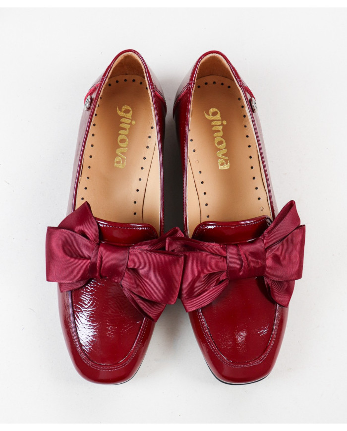 women's Appearances with Decorative Lace