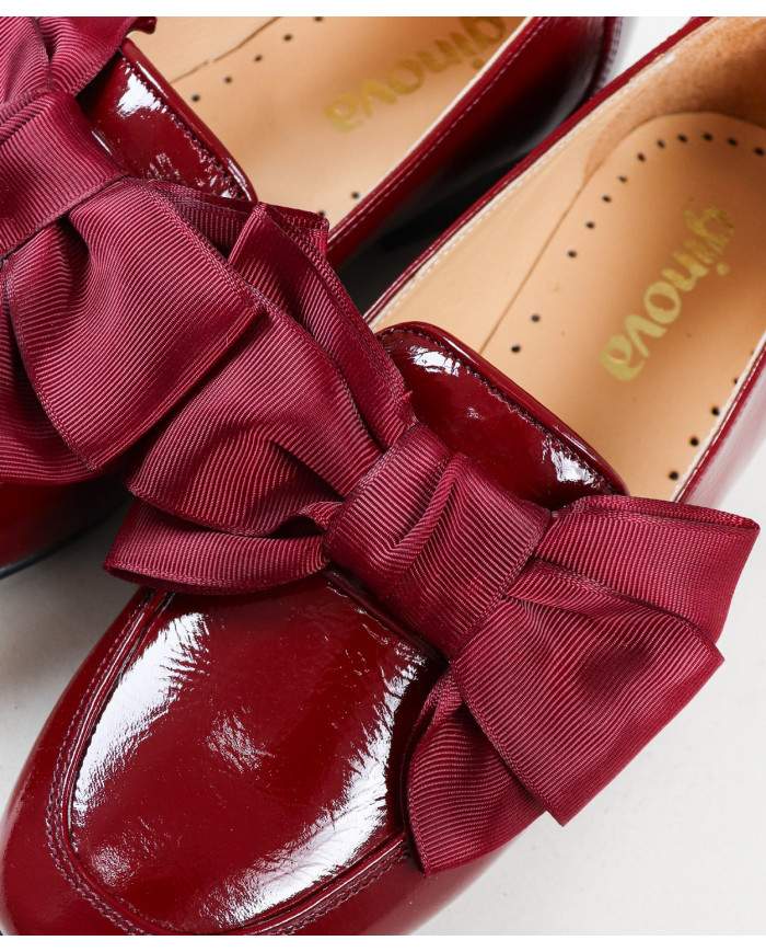 women's Appearances with Decorative Lace