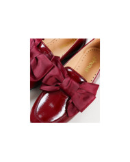 apariciones de mujeres con cordones decorativos